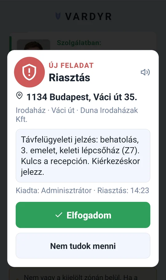 Riasztás a járőr telefonján: helyszín, érkezési idő, indulás gomb